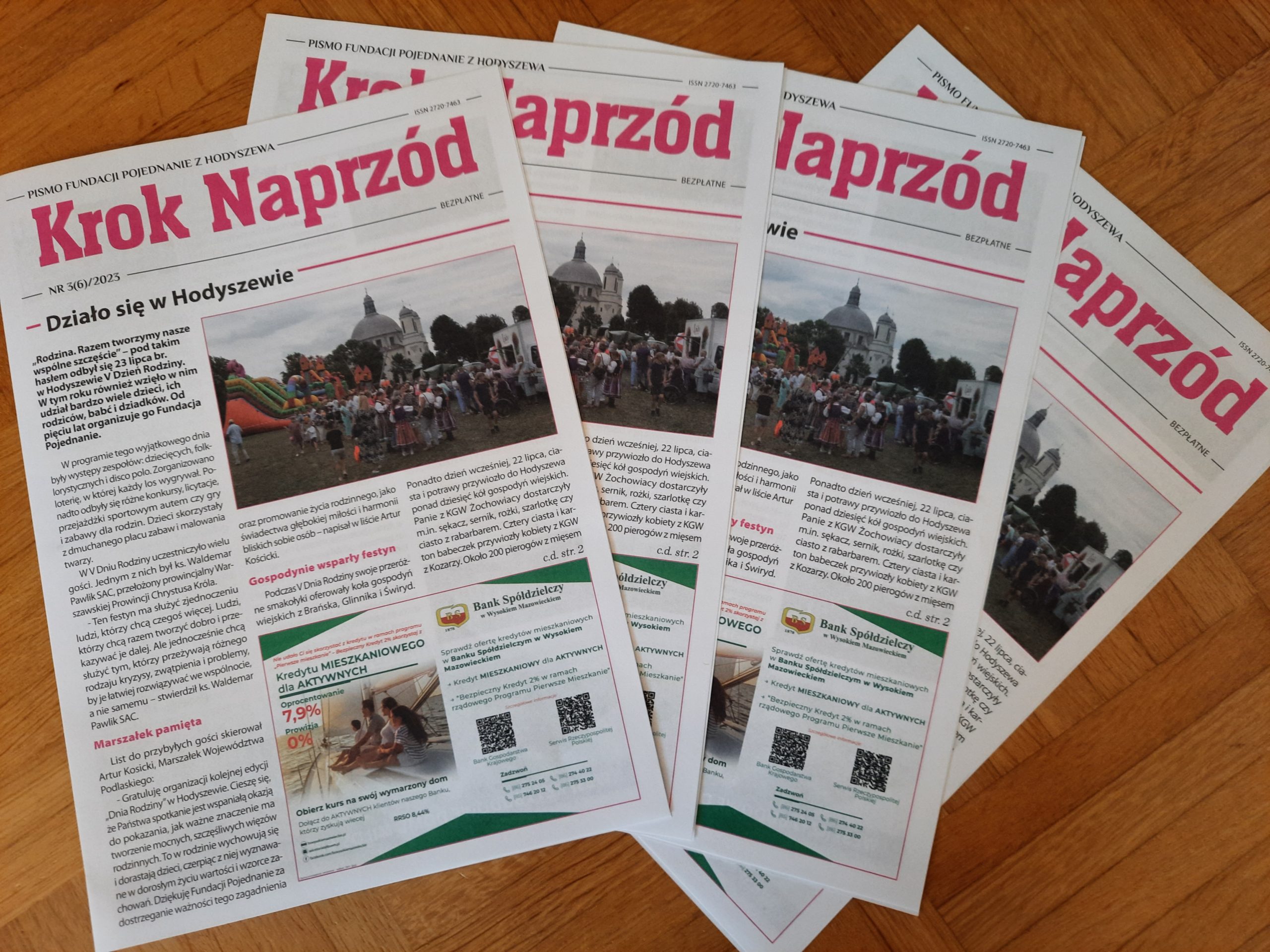 Plakat promujący gazetkę "Krok Naprzód" z hasłami "Krok Naprzód aprzód Łodzieża". Na pliku widnieją informacje o dystrybucji gazety w urzędach miast i gmin oraz w wybranych sklepach.